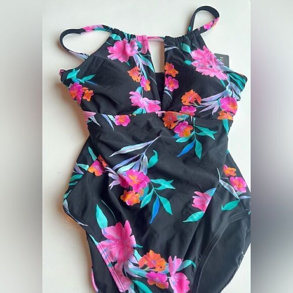 Island Escape Women's Poolside
One-Piece Swimsuit, Ocean Bloom Multi size 8 New - Picture 14 of 16